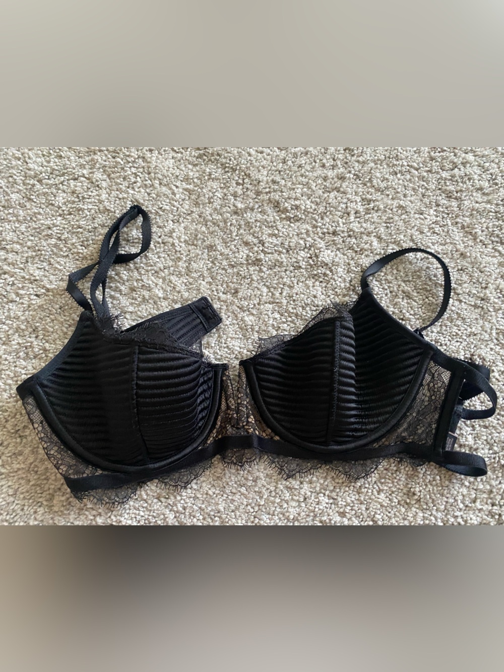 Victoria's Secret Black Padded Bra w/ eyelash lace 34C